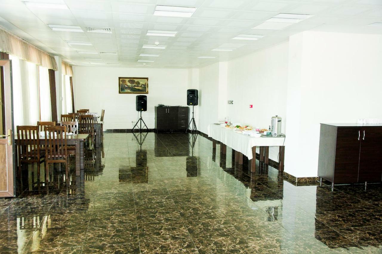 Hotel Grand Zugdidi ภายนอก รูปภาพ