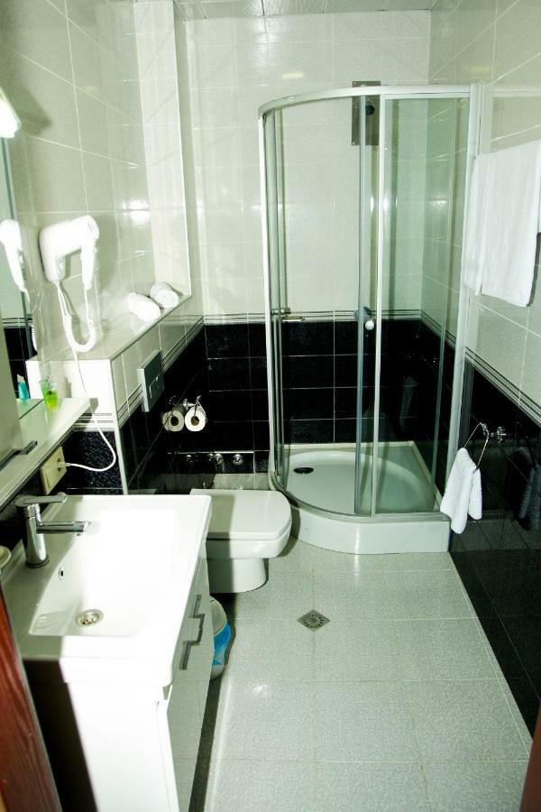 Hotel Grand Zugdidi ภายนอก รูปภาพ