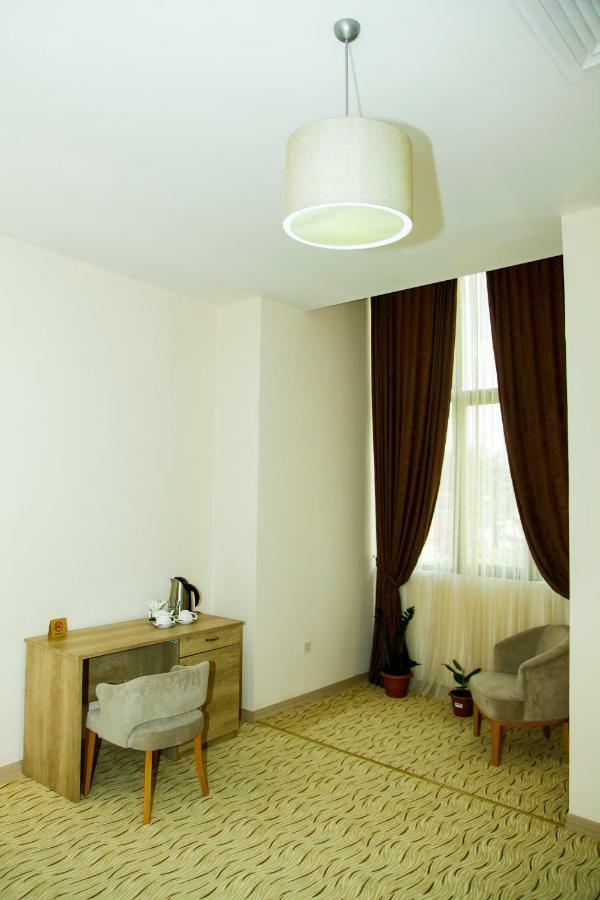 Hotel Grand Zugdidi ภายนอก รูปภาพ