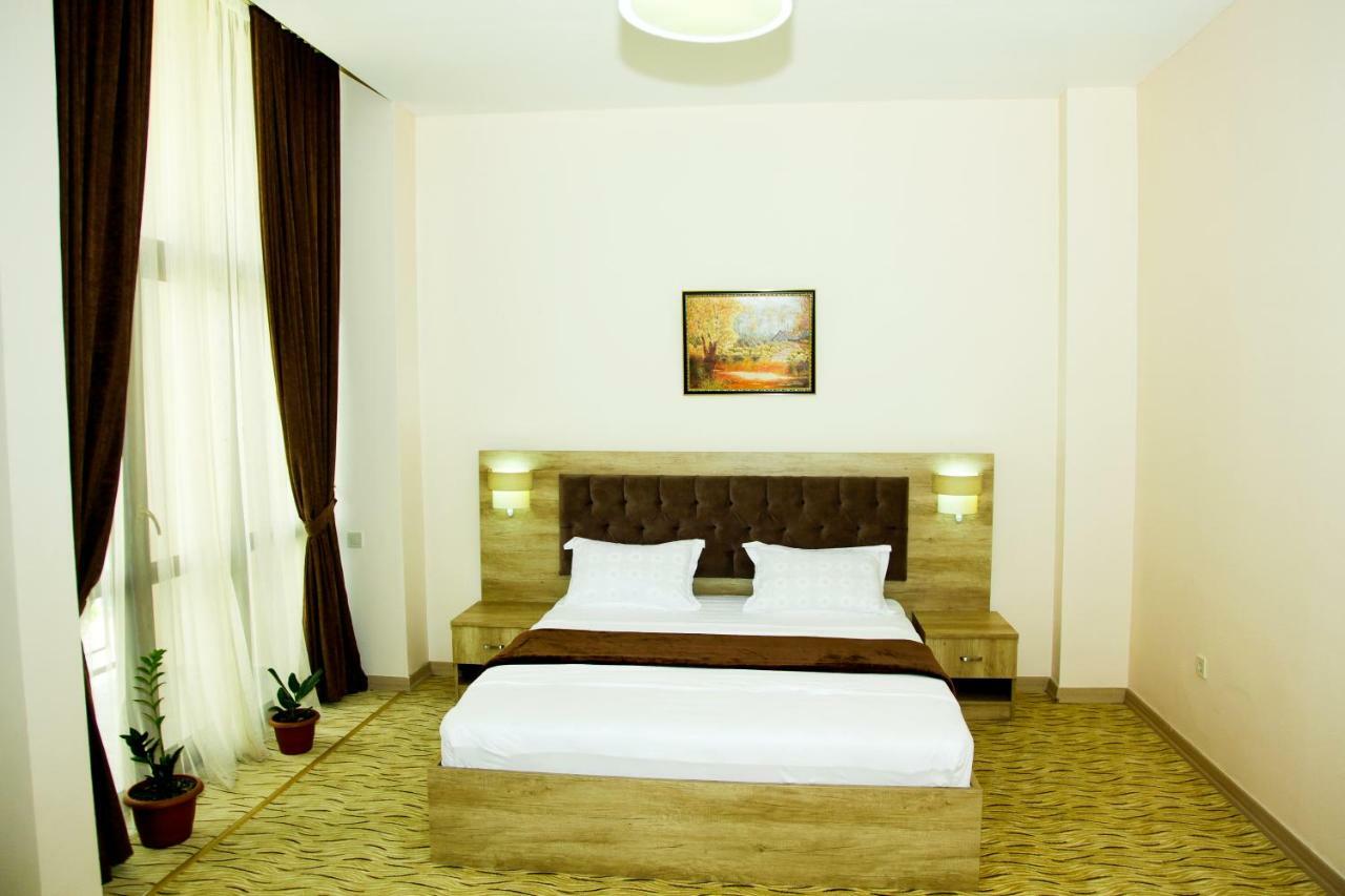 Hotel Grand Zugdidi ภายนอก รูปภาพ