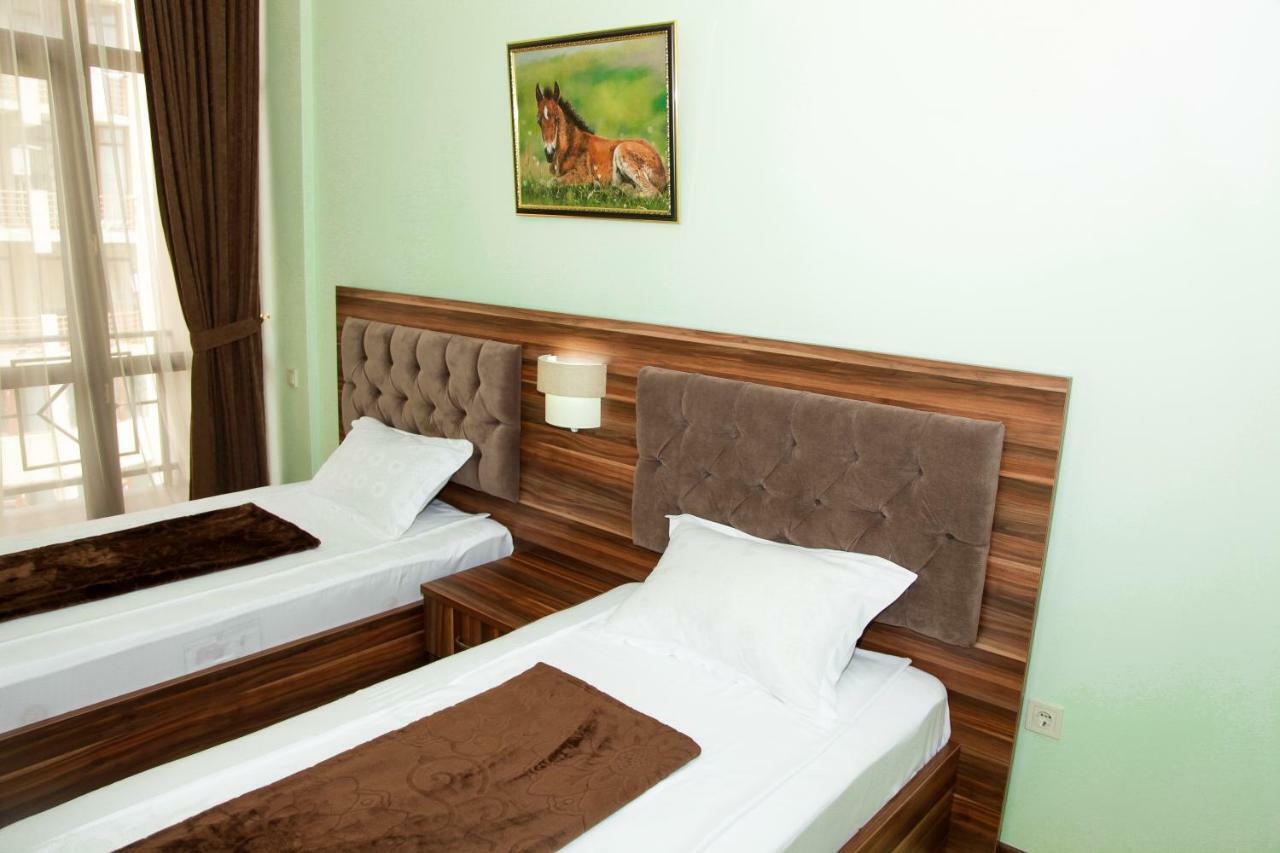 Hotel Grand Zugdidi ภายนอก รูปภาพ