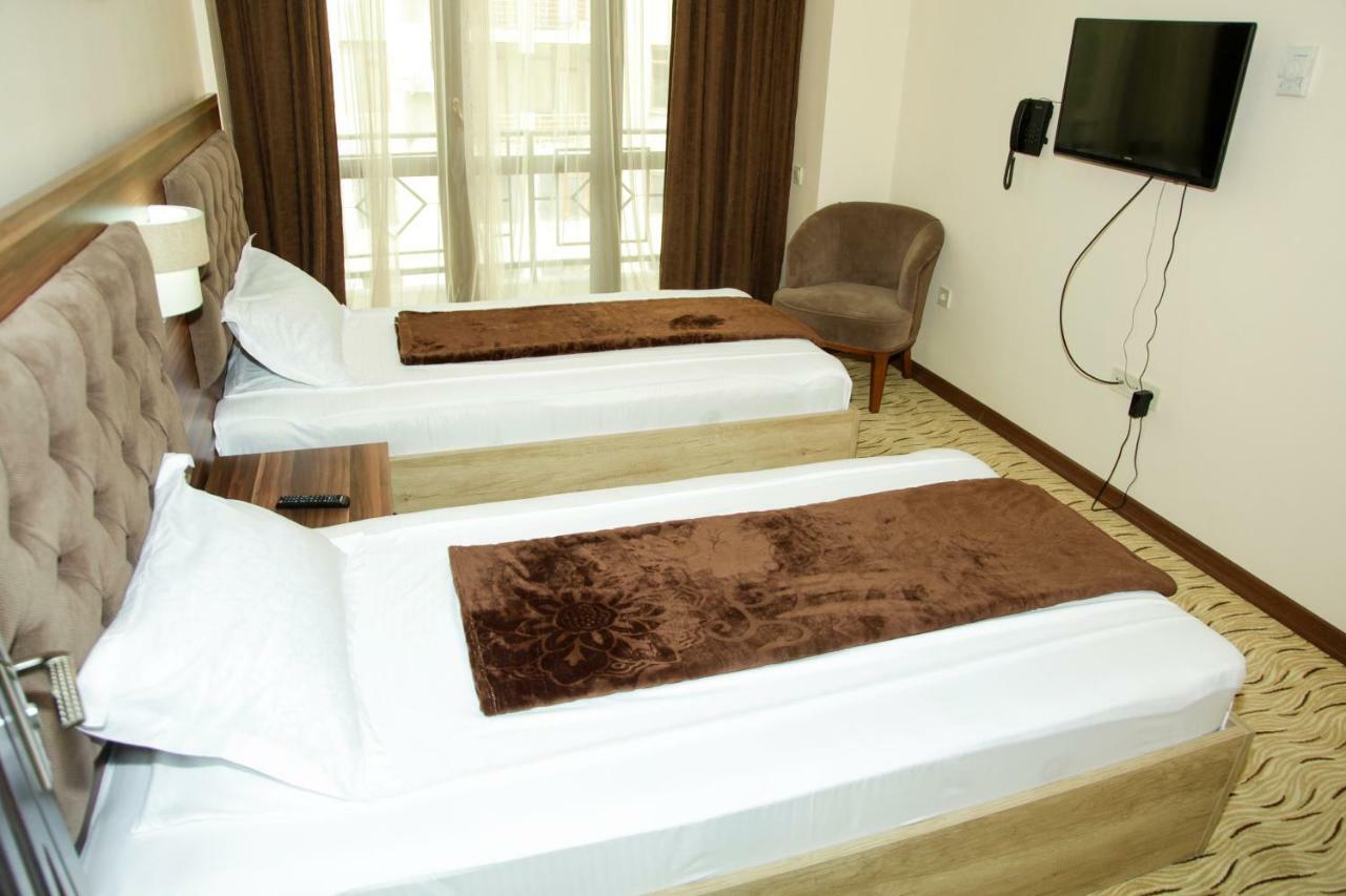 Hotel Grand Zugdidi ภายนอก รูปภาพ