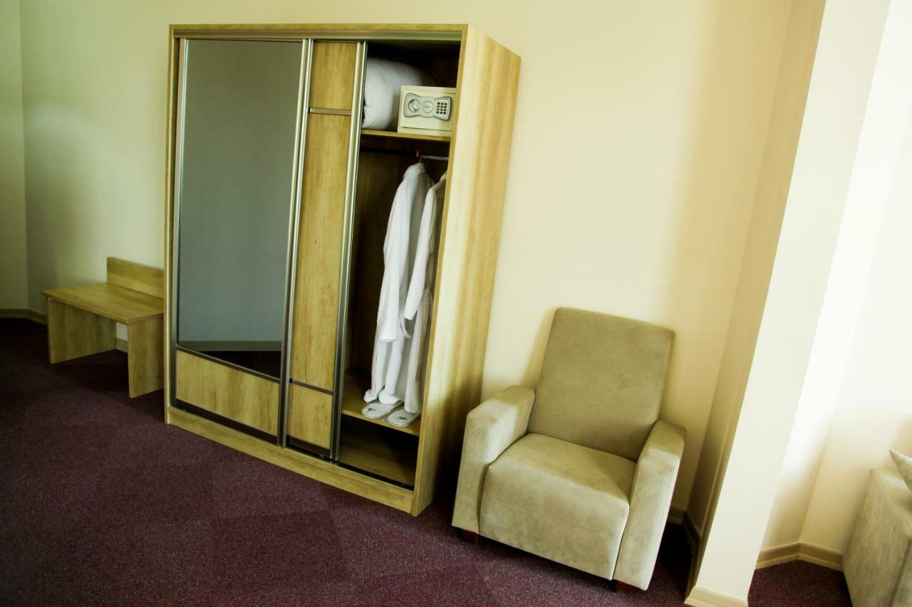 Hotel Grand Zugdidi ภายนอก รูปภาพ