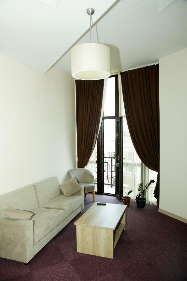 Hotel Grand Zugdidi ภายนอก รูปภาพ