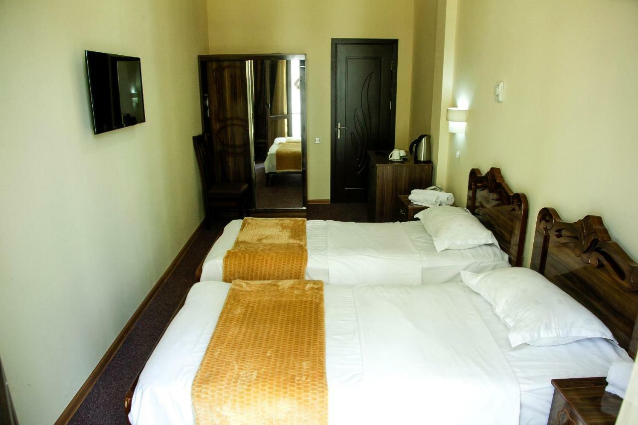 Hotel Grand Zugdidi ภายนอก รูปภาพ