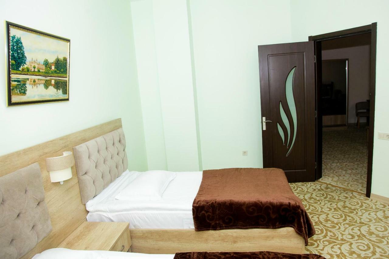 Hotel Grand Zugdidi ภายนอก รูปภาพ