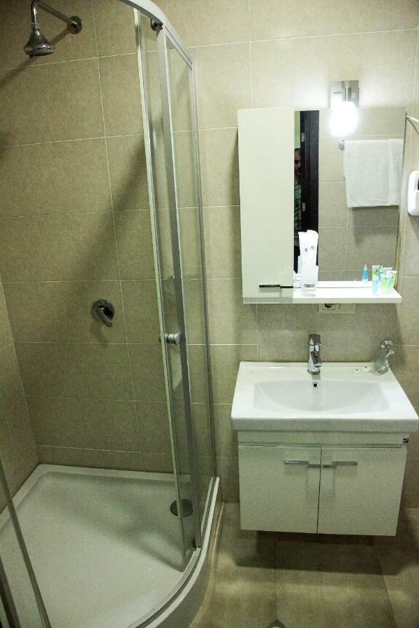 Hotel Grand Zugdidi ภายนอก รูปภาพ