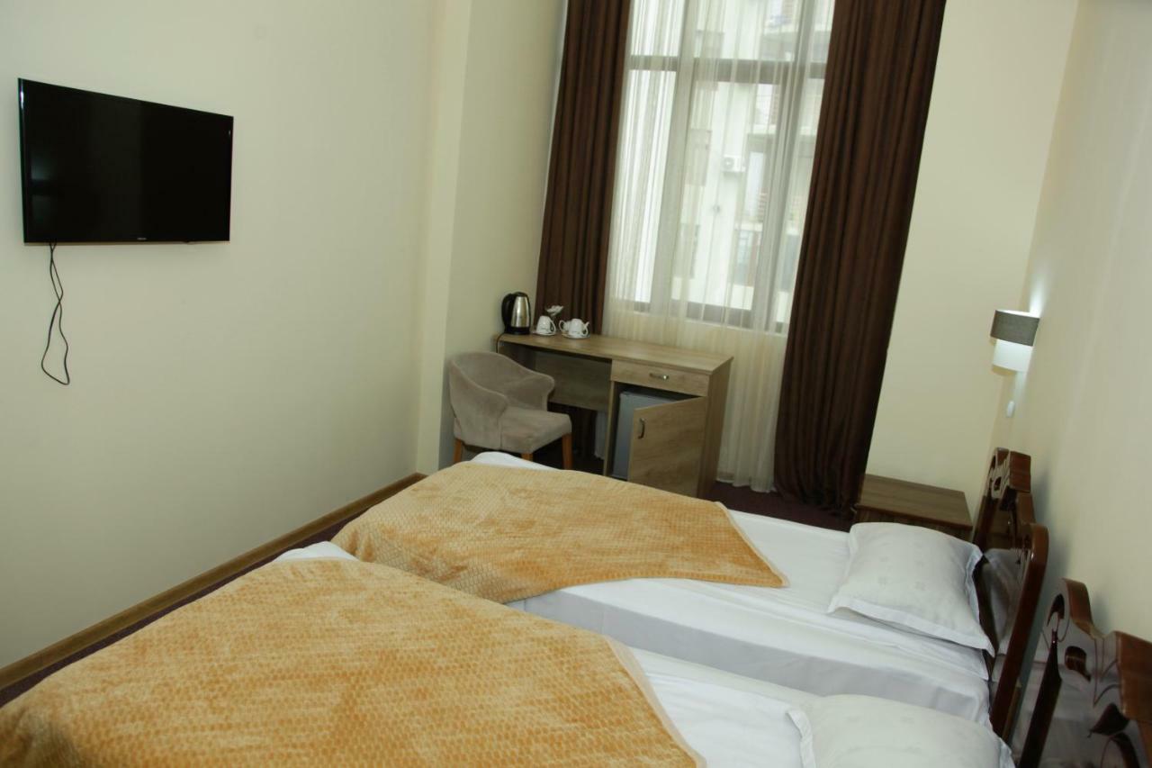 Hotel Grand Zugdidi ภายนอก รูปภาพ