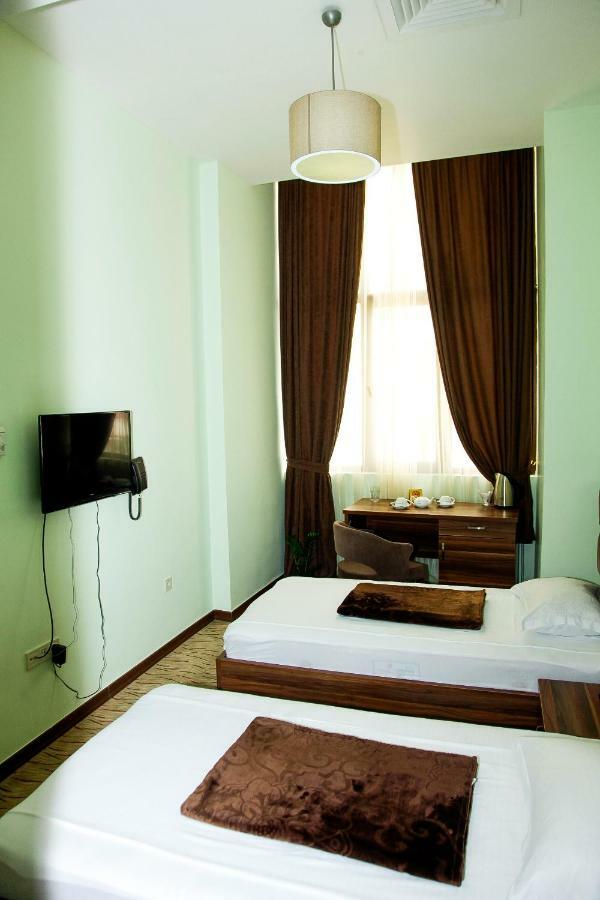 Hotel Grand Zugdidi ภายนอก รูปภาพ