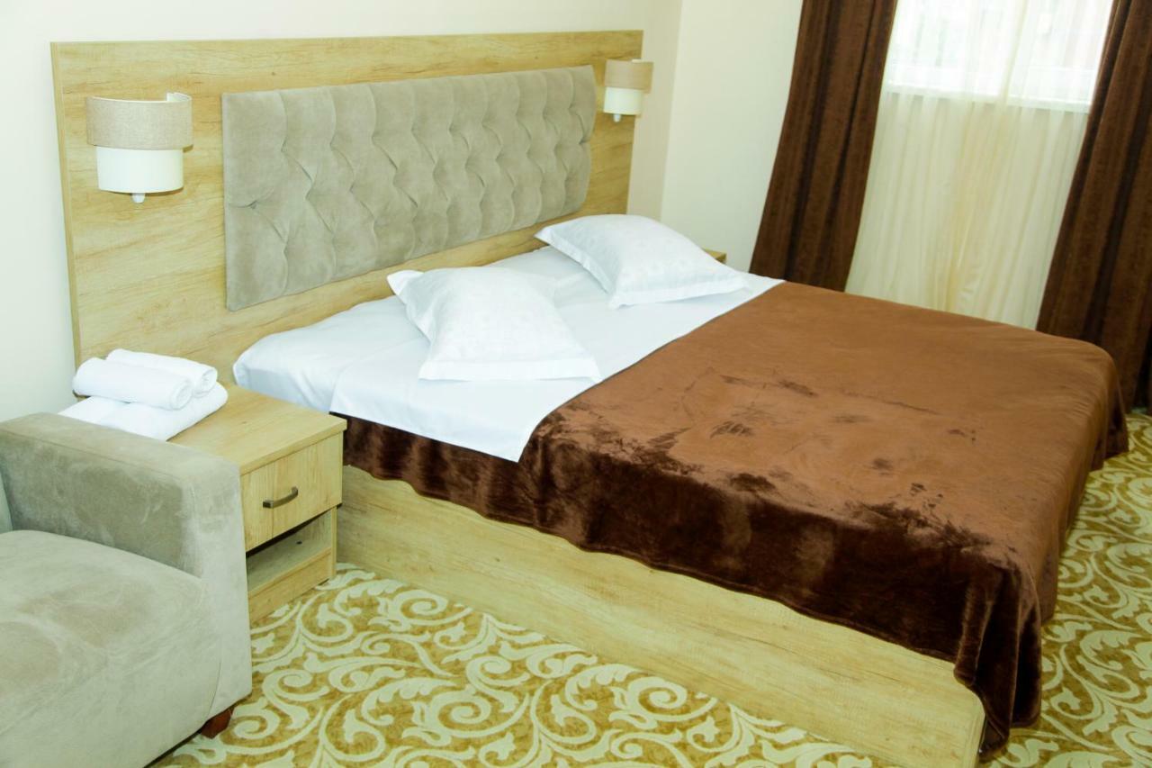Hotel Grand Zugdidi ภายนอก รูปภาพ