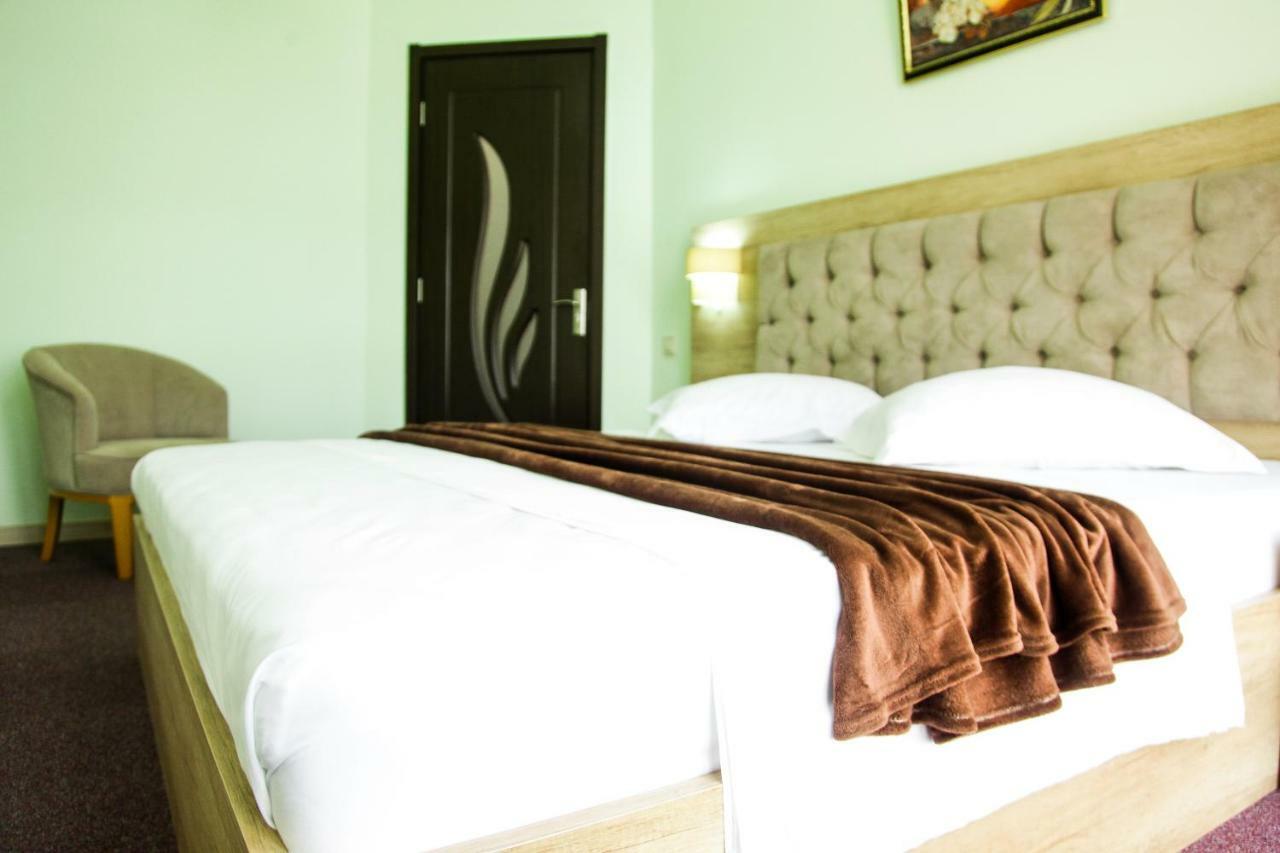 Hotel Grand Zugdidi ภายนอก รูปภาพ
